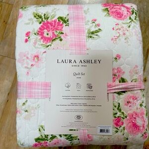 Laura Ashley shabby chic king size cotton quilt